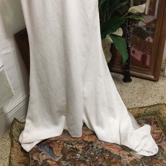 Classy Maggie sottero wedding dress 👰‍♀️ - Picture 3 of 7